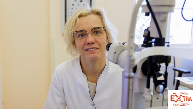 Prof. Anna Machalińska jako jedyna w kraju i to na szeroką skalę w sposób mało inwazyjny przywraca pacjentom ostrość wzroku poprzez przeszczep jednej z błon rogówki – błony Descemeta. Fot. Robert Stachnik 