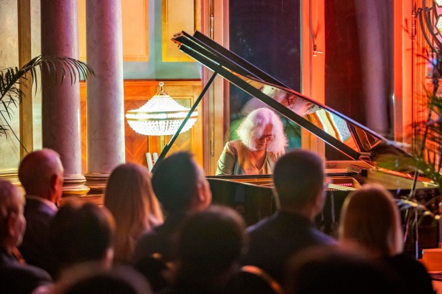 Ewa Pobłocka – pianistka. Fot. Dagna Drążkowska-Majchrowicz [Willa Lentza w Szczecinie] Ewa Pobłocka | „Chętnie posłuchałabym Chopina, jak grał forte, czy fortissimo...” [ROZMOWA z ARTYSTKĄ, ZDJĘCIA]