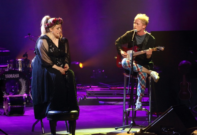 Joanna Kołaczkowska i Aleksander Różanek w warszawskim Klubie Stodoła w maju 2023 roku. Fot. Franciszek Toczyński, źródło: https://www.facebook.com/photo/?fbid=709256081205073&set=pb.100063620614275.-2207520000 Aleksander Różanek [SPOTKANIE z ARTYSTĄ, ZDJĘCIA]