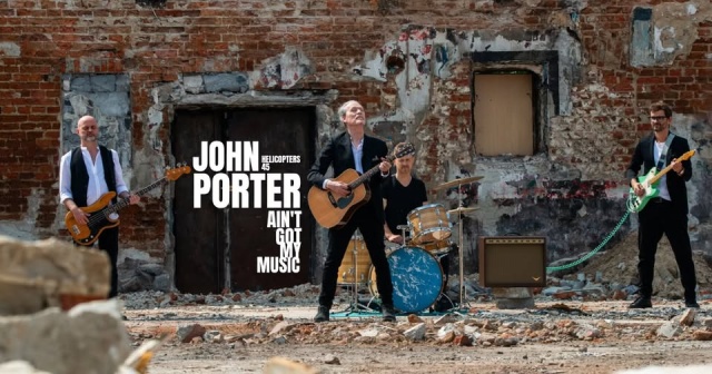Jacek Szafraniec – bas (od lewej), John Porter (wokal, gitara), Robert Rasz (perkusja), Krzysztof Łochowicz (gitara). Fot. Iza Bielecka. Materiały prasowe artysty, źródło: https://www.facebook.com/photo/?fbid=1025047669615385&set=a.327296812723811&locale=pl_PL John Porter | 45 lat „Helicopters” [ROZMOWA z ARTYSTĄ, ZDJĘCIA]