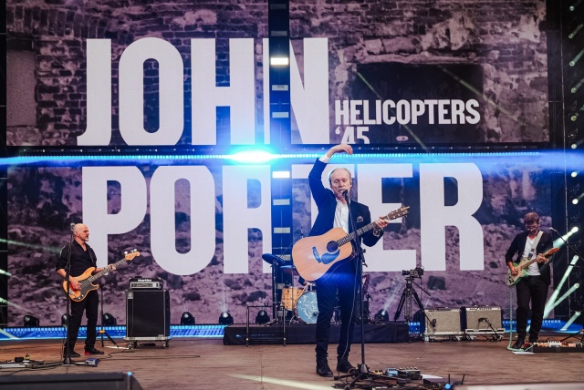 John Porter. Fot. Dominika Scheibinger, Michał Pawusz. Materiały prasowe artysty, źródło: https://www.facebook.com/photo?fbid=1053531680100317&set=pcb.1053534623433356&locale=pl_PL John Porter | 45 lat „Helicopters” [ROZMOWA z ARTYSTĄ, ZDJĘCIA]