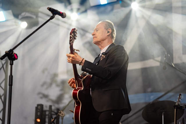 John Porter. Fot. Materiały prasowe artysty, źródło: https://www.facebook.com/photo/?fbid=1055194573267361&set=pcb.1055198716600280&locale=pl_PL John Porter | 45 lat „Helicopters” [ROZMOWA z ARTYSTĄ, ZDJĘCIA]