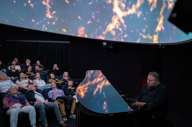 Krzysztof Baranowski. Fot. Sebastian Wołosz Krzysztof Baranowski z „Nokturnem dla Venus” w Planetarium, a także... [ROZMOWA z ARTYSTĄ, ZDJĘCIA]