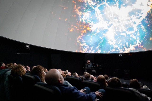 Fot. Sebastian Wołosz Krzysztof Baranowski z „Nokturnem dla Venus” w Planetarium, a także... [ROZMOWA z ARTYSTĄ, ZDJĘCIA]