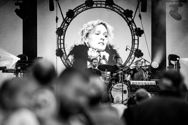 Fot. Waldemar Urbaniak. Źródło: https://www.facebook.com/photo/?fbid=1312212936940180&set=pb.100044544574634.-2207520000&locale=pl_PL Bovska | „Jestem Wierszem” [ROZMOWA z ARTYSTKĄ, ZDJĘCIA]