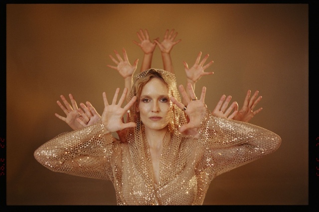 Bovska. Fot. Dominika Jaruga Bovska | „Jestem Wierszem” [ROZMOWA z ARTYSTKĄ, ZDJĘCIA]