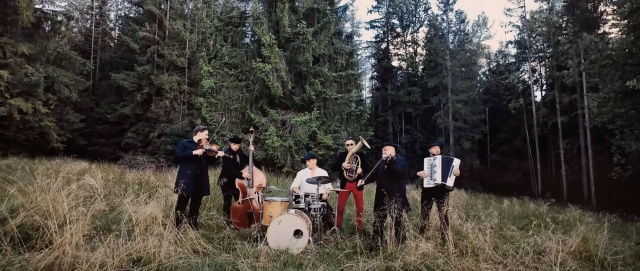 Zespół FiśBanda. Fot. Materiały prasowe grupy FiśBanda poleca płytę „Jak te góry kocham Cię” [ROZMOWA, ZDJĘCIA]