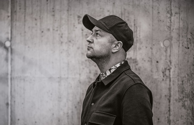 Czesław Mozil. Fot. Tomek Kaczor [Materiały prasowe artysty] Czesław Mozil | „Uwielbiałem przyjeżdżać na wakacje z Danii do Polski...” [ROZMOWA z ARTYSTĄ, ZDJĘCIA]