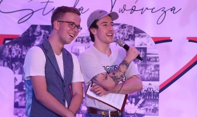 Antek Płaczek (od lewej) i Dawid Kwiatkowski. Fot. Archiwum prywatne Antka Antek Płaczek | „Kultowa piosenka 'Biały Miś' dodała mi odwagi…” [ROZMOWA, ZDJĘCIA]