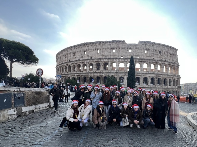 Chór Uniwersytetu Szczecińskiego pod dyrekcją Anny Tarnowskiej. Fot. Materiały prasowe zespołu Chór Uniwersytetu Szczecińskiego wrócił ze złotym laurem Międzynarodowego Konkursu w Rzymie [ROZMOWA, ZDJĘCIA]