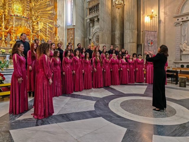Chór Uniwersytetu Szczecińskiego pod dyrekcją Anny Tarnowskiej. Fot. Materiały prasowe zespołu Chór Uniwersytetu Szczecińskiego wrócił ze złotym laurem Międzynarodowego Konkursu w Rzymie [ROZMOWA, ZDJĘCIA]