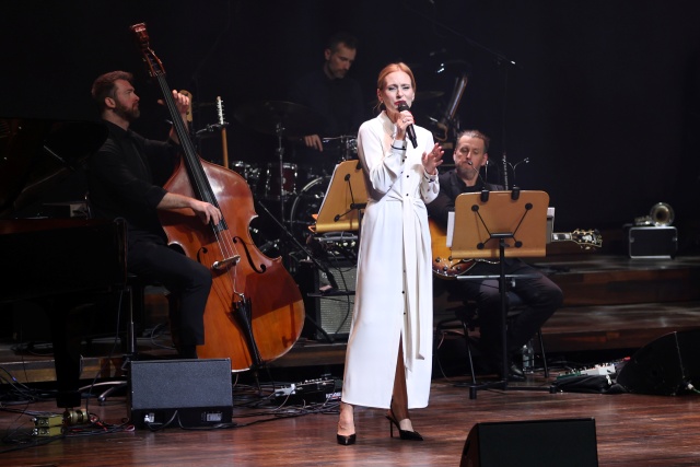 Magdalena Wilento ze Szczecin Philharmonic Big Band pod dyrekcją Jakuba Kraszewskiego. Fot. Cezary Aszkiełowicz Szczecin Philharmonic Big Band „Świątecznie” [POSŁUCHAJ, ZDJĘCIA]