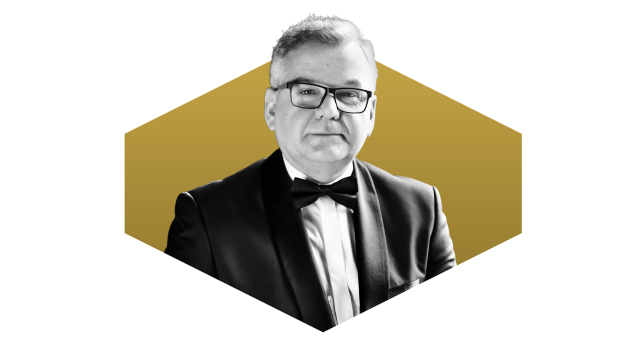 Artur Andrus. Fot. Materiały prasowe Filharmonii im. Mieczysława Karłowicza w Szczecinie Artur Andrus | „To praca w radiu spowodowała, że stanąłem na scenie...” [ROZMOWA z MISTRZEM SŁOWA]