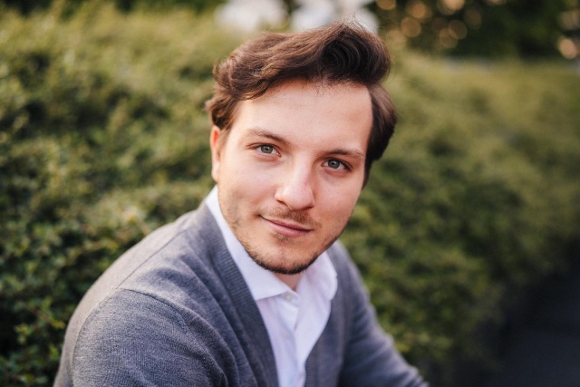 Jakub Gąsowski. Fot. @magicweddingphotographe/Materiały prasowe artysty Jakub Gąsowski zaśpiewa Sinatrę w Studiu Koncertowym Radia Szczecin [ROZMOWA z ARTYSTĄ, ZDJĘCIA]