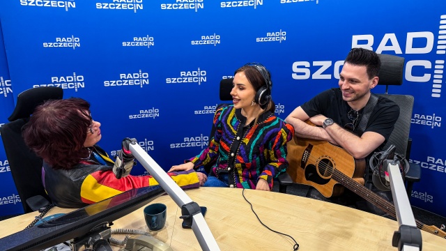 Daria Marx (od lewej) – piosenkarka, kompozytorka, autorka tekstów, producentka muzyczna i Krzysztof Jarosz – gitarzysta. Fot. Wojciech Ochrymiuk [Radio Szczecin] Daria Marx [ROZMOWA z ARTYSTKĄ]