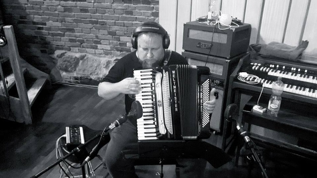 Krzysztof Baranowski. Fot. Materiały prasowe artysty Krzysztof Baranowski z zespołem Los Cafe w hołdzie Astorowi Piazzolli [ROZMOWA z ARTYSTĄ, ZDJĘCIA]