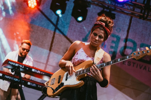 Kinga Głyk. Fot. @bebogoofy @third_eye_by_bebo, materiały prasowe artystki, źródło: https://www.facebook.com/photo?fbid=1075669770583511&set=pcb.1075674260583062&locale=pl_PL Kinga Głyk | „Muzyka jest ponad przyziemną sferą, jakąś miłością nade mną...” [ROZMOWA z ARTYSTKĄ, ZDJĘCIA]