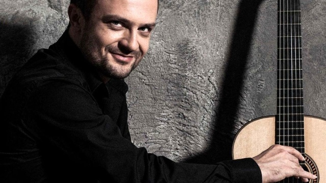 Krzysztof Meisinger. Fot. Rafał Olbiński Krzysztof Meisinger solo w Złotej Sali Filharmonii w Szczecinie [ROZMOWA z ARTYSTĄ]