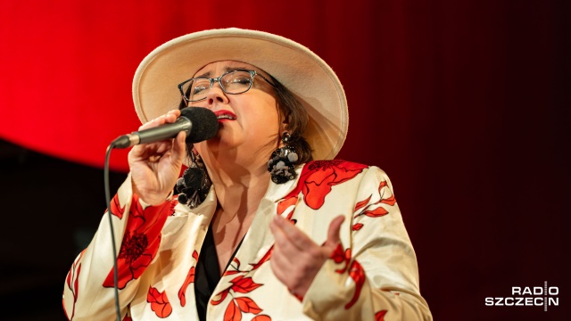 Jola Szczepaniak – wokalistka. Fot. Robert Stachnik [Radio Szczecin] Gershwin w nowej odsłonie. Jola Szczepaniak Quartet w Studiu Koncertowym Radia Szczecin [ROZMOWA z ARTYSTAMI, ZDJĘCIA]