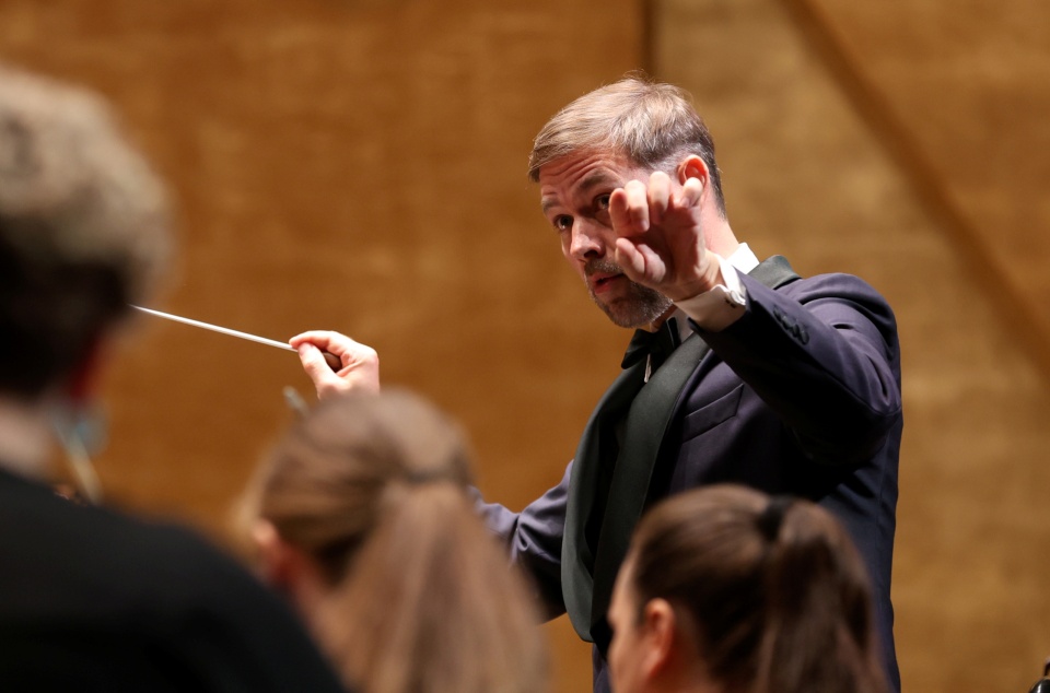 Przemysła Neumann – dyrygent, dyrektor naczelny i artystyczny Filharmonii im. Mieczysława Karłowicza w Szczecinie. Fot. Cezary Aszkiełowicz