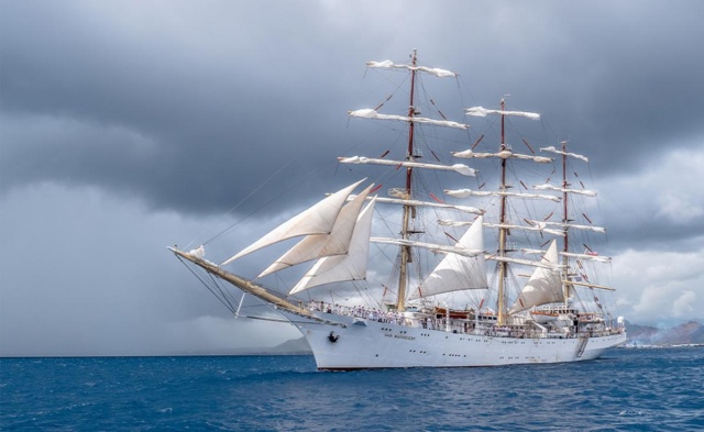 "Dar Młodzieży" - trzymasztowa fregata, żaglowiec szkolny Uniwersytetu Morskiego w Gdyni. Fot. https://umg.edu.pl 