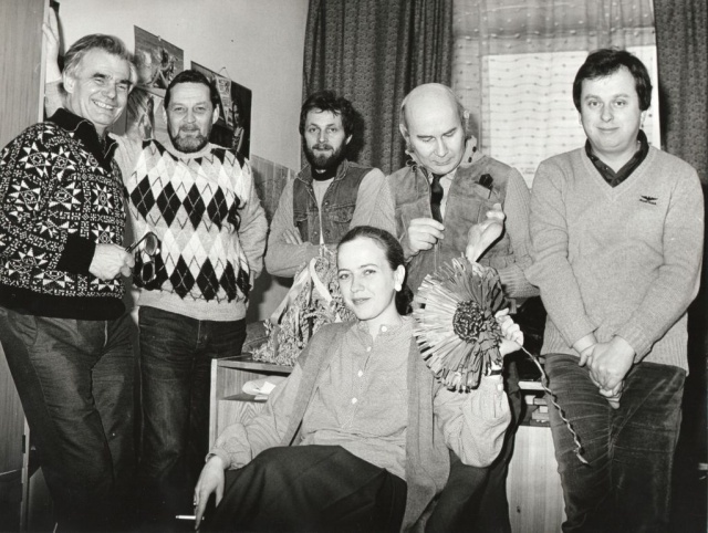 Redakcja Programów Publicystycznych. Od lewej: Zbigniew Bienioszek, Kazimierz Tomczyk, Zdzisław Tararako, Małgorzata Furga, Wiesław Dachowski, Stanisław Szubiński. Fot. Zdzisław Gajda [z Archiwum Radia Szczecin] Lata 80.
