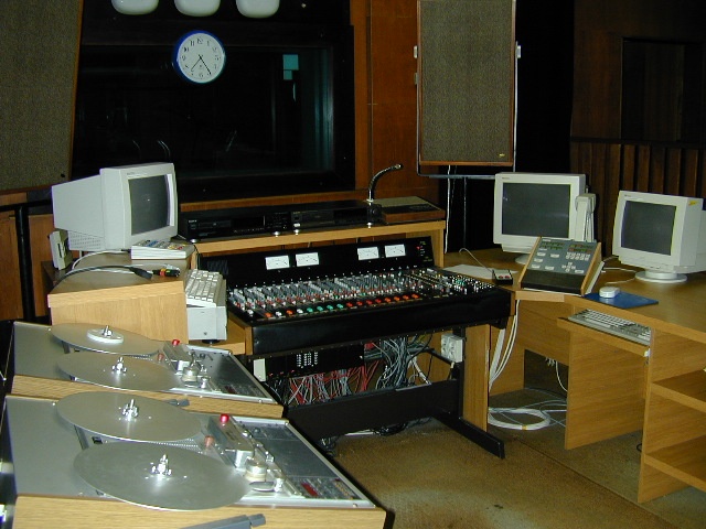 Zespół emisyjny (ZE-1) -stary do sierpnia 1999r. Zespół emisyjny 1-stary do sierpnia 1999r. Fot. Bogusław Lis [Radio Szczecin] Lata 90.