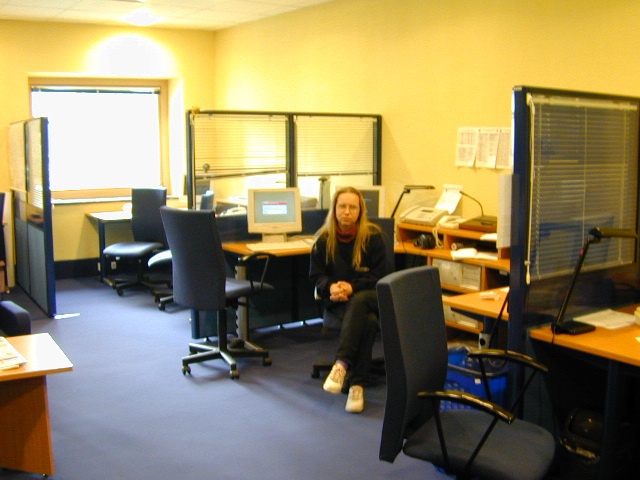 Anna Kafel w newsroomie - dziennikarz. Fot. Bogusław Lis [Radio Szczecin] Pierwsza dekada XXI wieku