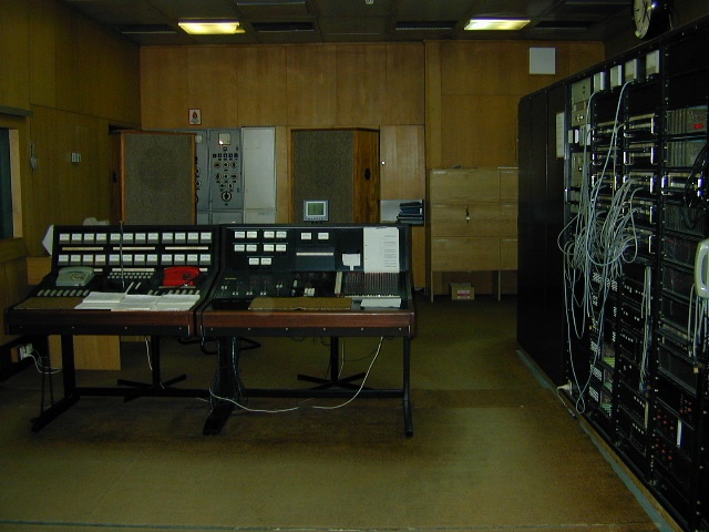 Rozdzielnia - stojaki i stół z krosownicą. Fot. Bogusław Lis [Radio Szczecin] Pierwsza dekada XXI wieku