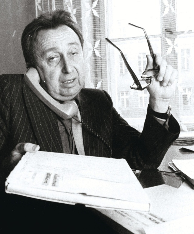 Ryszard Bogunowicz - w Radiu Szczecin od 1 września 1954 roku. Niemal od początku pracy dziennikarskiej zajmował się tematyką morską. W latach 60. prowadził cykliczną audycję "Dla tych, co na morzu" (od 1965 roku). Fot. z Archiwum Radia Szczecin Lata 60.