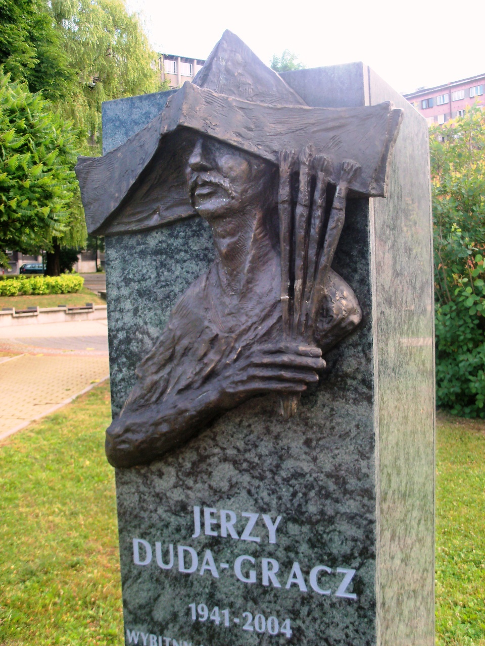 Galeria Artystyczna na placu Grunwaldzkim w Katowicach: Rzeźba przedstawiająca Jerzego Dudę-Gracza. Fot. Michał Bulsa [wikipedia.org]