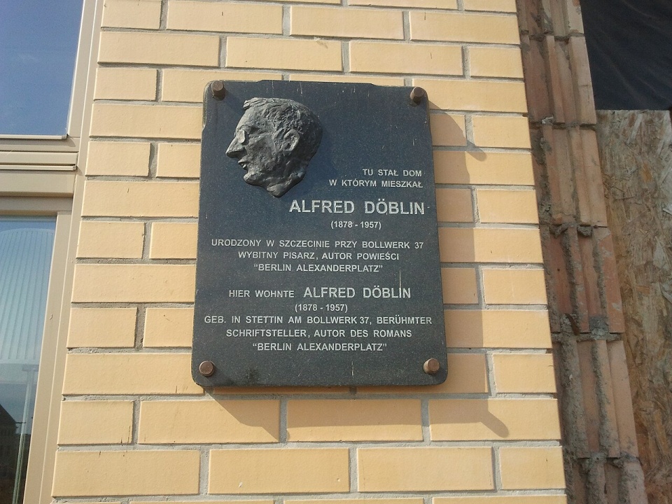 Tablica poświęcona Alfredowi Döblinowi w Szczecinie. Fot. Stefan Richter [wikipedia.org]