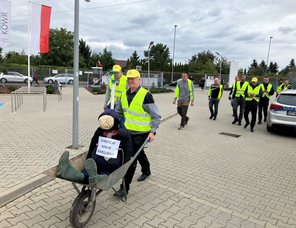 Protest rolników przed KOWR Szczecin fot. P. Tolko (Radio Szczecin)