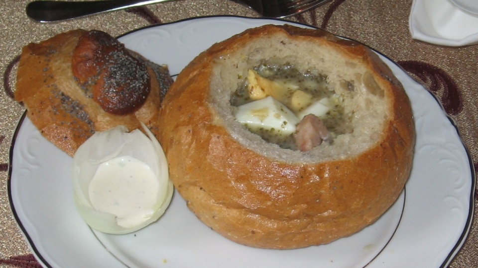 Żur w chlebie. Fot. www.wikipedia.org / Julo