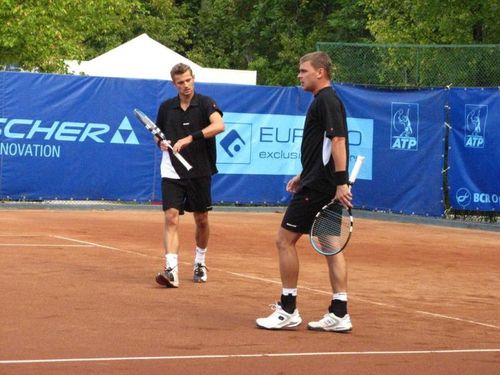 Szczecinianin Marcin Matkowski i Mariusz Fyrstenberg awansowali do ćwierćfinału tenisowego turnieju ATP w Barcelonie. W drugiej rundzie gry podwójnej polski... 