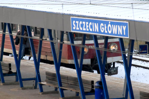 Mniej pociągów i dłuższe trasy przejazdów-to niektóre ze zmian planowanych przez polskie koleje. Kolejarze tłumaczą, że zmiany w rozkładzie jazdy są konieczne, bo modernizują najważniejsze trasy. Dotyczą one głównie czterech linii: Warszawa - Gdynia, Warszawa - Kraków, Warszawa - Katowice oraz Warszawa-Łódź.
