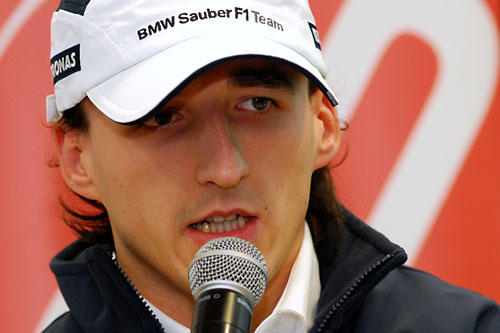 Robert Kubica nadal przebywa na oddziale intensywnej terapii i odzyskuje siły po wczorajszej operacji łokcia. Na polskiego kierowcę przebywającego w szpitalu w Pietra Ligure na północy Włoch czeka tam bardzo nowoczesny ośrodek rehabilitacyjny