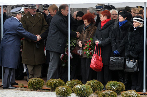 Przed Sądem Rejonowym w Warszawie po południu odbędzie się rozprawa ugodowa w sprawie odszkodowań dla rodzin katastrofy samolotu CASA. Pełnomocnik poszkodowanych mecenas Sylwester Nowakowski powiedział IAR, że na tym posiedzeniu zamierza zawrzeć ze Skarbem Państwa 23 ugody o zadośćuczynienie.