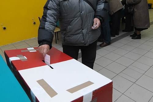 Prezydent będzie dziś rozmawiał z premierem na temat terminu wyborów parlamentarnych. Bronisław Komorowski spotka się z Donaldem Tuskiem o 10:00 w Belwederze.