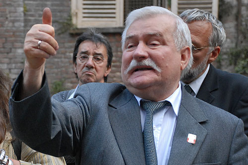 Krzysztof Wyszkowski musi przeprosić Lecha Wałęsę. Przed gdańskim sądem apelacyjnym zakończył się proces, który były prezydent wytoczył byłemu działaczowi Wolnych Związków Zawodowych. Wyszkowski w 2007 roku publicznie oskarżył Wałęsę o współpracę z SB.