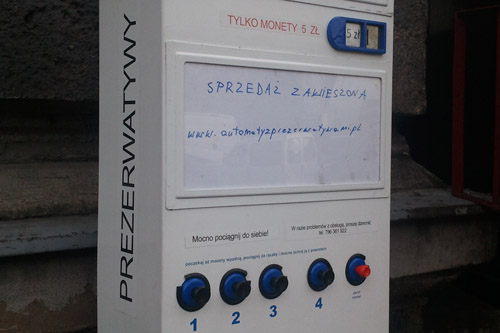 Zawieszona sprzedaż prezerwatyw w automatach