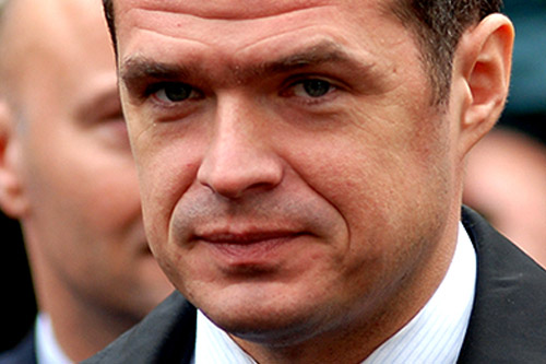 Sławomir Nowak uważa, że rząd koniecznie musi zaostrzyć walkę z pseudokibicami. W jego ocenie nie mogą się powtarzać sytuacje, takie jak podczas finałowego spotkania Pucharu Polski, gdzie doszło do zamieszek po ostatnim gwizdku sędziego.