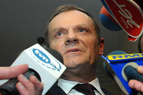 Premier Donald Tusk odwiedzi dziś kilka miejscowości najbardziej dotkniętych powodzią w maju i czerwcu 2010 roku. Szef rządu będzie między innymi w Sandomierzu i Bieruniu.