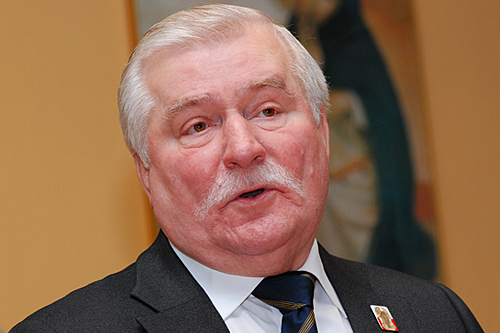 Stan zdrowia Lecha Wałęsy, przebywającego od środy w szpitalu, jest stabilny, ale nie udało się zbić gorączki - dowiedziała się reporterka Radia Gdańsk.