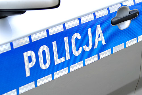 Z prędkością 85 kilometrów na godzinę, jechał wczoraj TIR, który na trasie numer 8 brał udział w zderzeniu z mikrobusem. W wypadku w miejscowości Chrzczonowice zginęło 8 osób a 10 zostało rannych. Śledczy odczytali zapis tachografu ciężarówki, ale wciąż nie wiadomo w jakich okolicznościach doszło do pęknięcia opony TIRa.