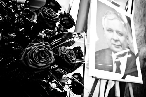 Przepis kodeksu karnego, mówiący o zagrożeniu karą pozbawienia wolności do lat trzech za publiczne znieważanie Prezydenta Rzeczypospolitej Polskiej, jest zgodny z Konstytucją RP - orzekł Trybunał Konstytucyjny.