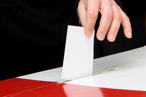 Trybunał Konstytucyjny orzekł, że kodeks wyborczy jest częściowo niezgodny z konstytucją. Najważniejszy zakwestionowany przez Trybunał przepis dotyczy zakazu stosowania billboardów i spotów podczas kampanii wyborczej oraz dwudniowego głosowania.