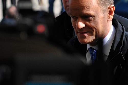 Premier Donald Tusk ogłosił, że tegoroczny deficyt budżetowy wyniesie o 8 - 10 miliardów złotych mniej niż zaplanowano.