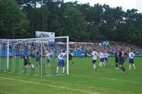 14 mln złotych ma kosztować modernizacja miejskiego stadionu w Świnoujściu. Projekt oraz kosztorys zaprezentowano właśnie władzom miasta.