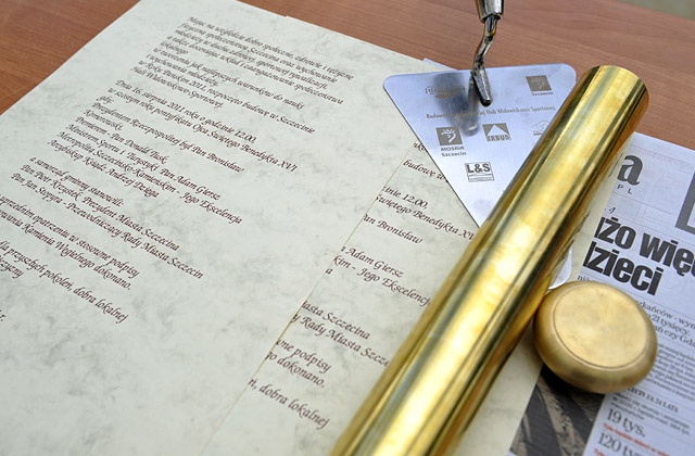 Kamień węgielny pod budowę hali widowiskowo-sportowej w Szczecinie - fot. Łukasz Szełemej Największa inwestycja sportowa od czasów powojennych [ZDJĘCIA, WIDEO]